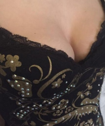 У меня есть все, чтобы сделать твои фантазии реальностью. ❣️ Со мной ты испытаешь незабываемое наслаждение и уйдешь полностью удовлетворенным. Я готова предложить широкий спектр услуг, которые удовлетворят все твои желания. Мое опытное тело и чарующий голос доведут тебя до самых высоких вершин удовольствия. 💋 На фото ты найдешь лицо ангела и тело греха. У меня есть масса положительных отзывов от довольных клиентов, которые наслаждались моим обществом. Встречусь с тобой в уютной обстановке и предоставлю тебе незабываемый опыт. Жду твоего звонка, чтобы доставить тебе настоящее наслаждение! 📞 14292, 25 лет